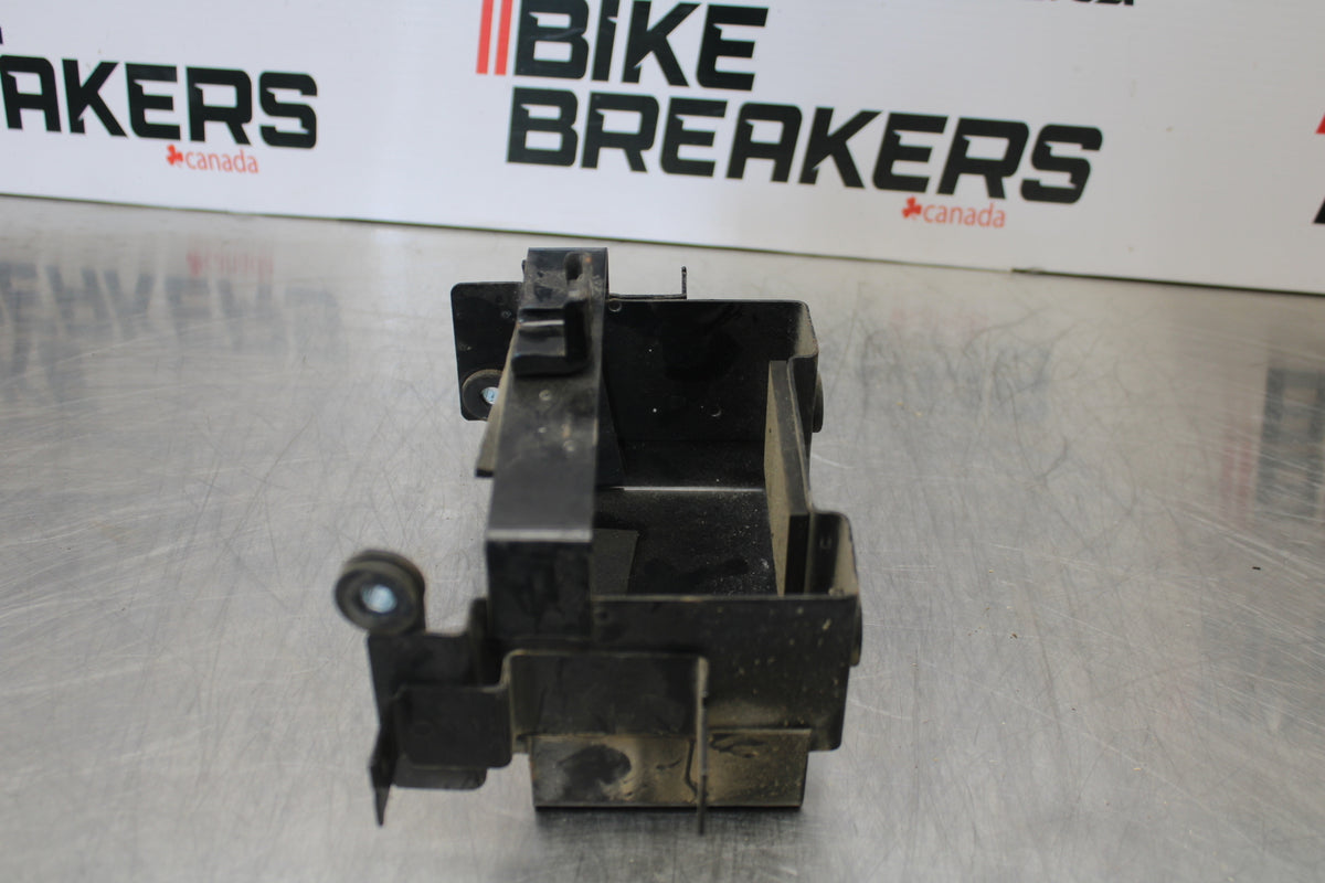 04-09 SUZUKI GS500F BATTERY TRAY BOX BB165