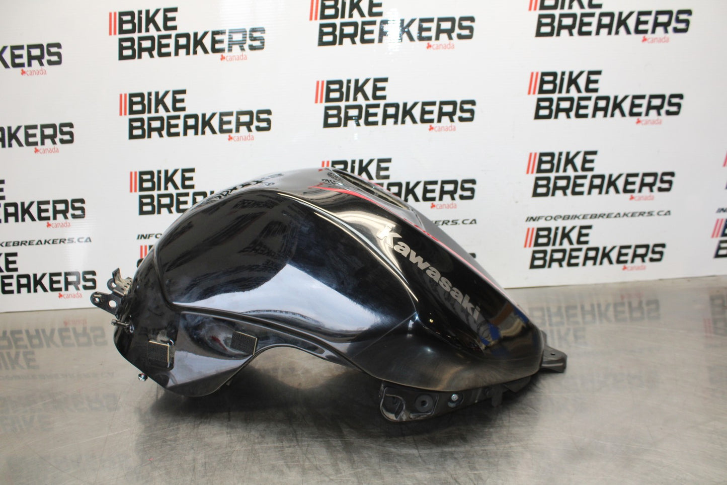 21-23 KAWASAKI NINJA ZX6R GAS TANK FUEL CELL PETROL RESERVOIR BB179