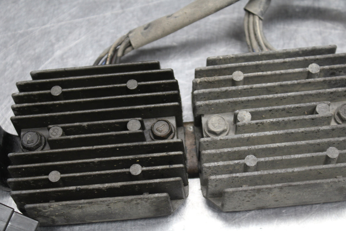 04 KAWASAKI VULCAN 1500 RECTIFIER VOLTAGE REGULATOR SET PAIR BB762