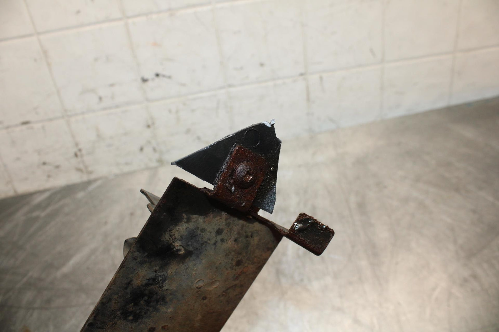 91-92 SUZUKI GSXR750 M  BATTERY HOLD DOWN CLAMP STRAP BB493