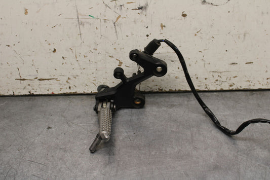 19-22 KAWASAKI Z400 RIGHT REARSET REAR SET DRIVER FOOT PEG REST STOP BB738