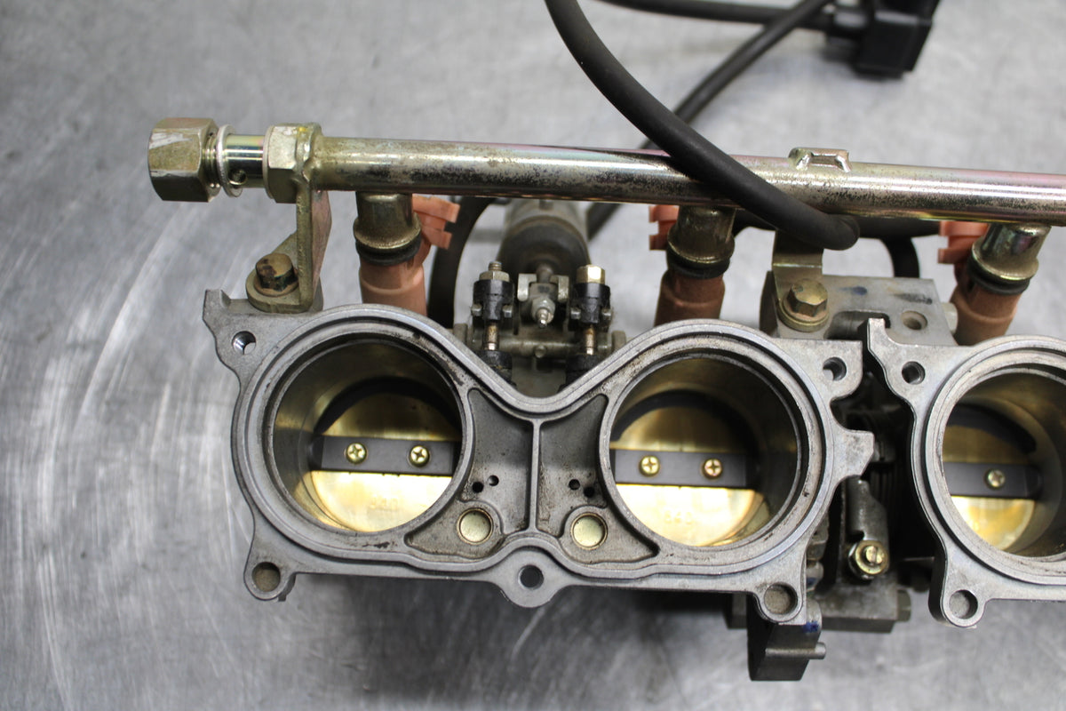 03-04 HONDA CBR600RR MAIN FUEL INJECTORS / THROTTLE BODIES BB134