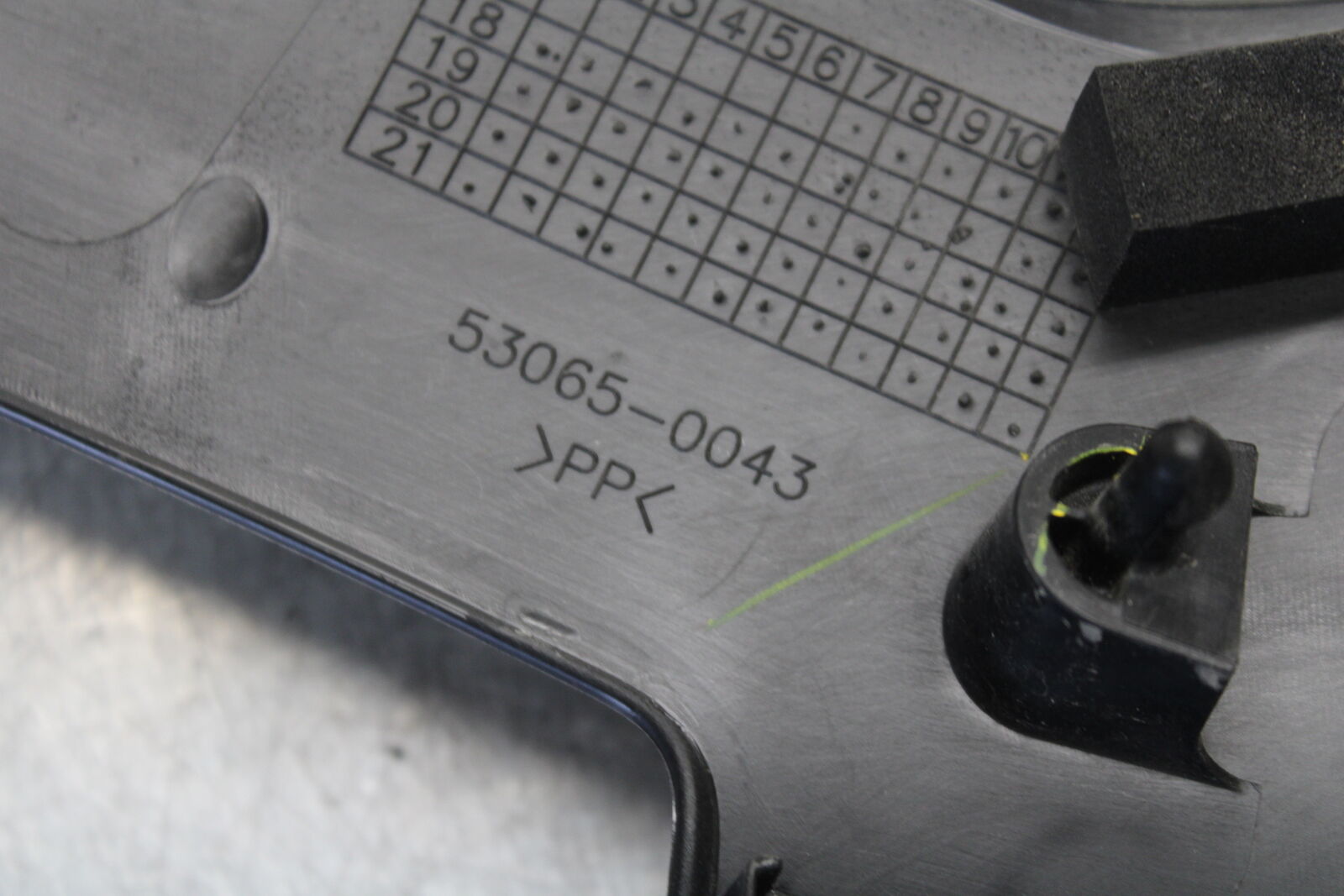 18-23 KAWASAKI NINJA 400 RIGHT LEFT FRONT SIDE SEAT PANELS TRIMS  BB679