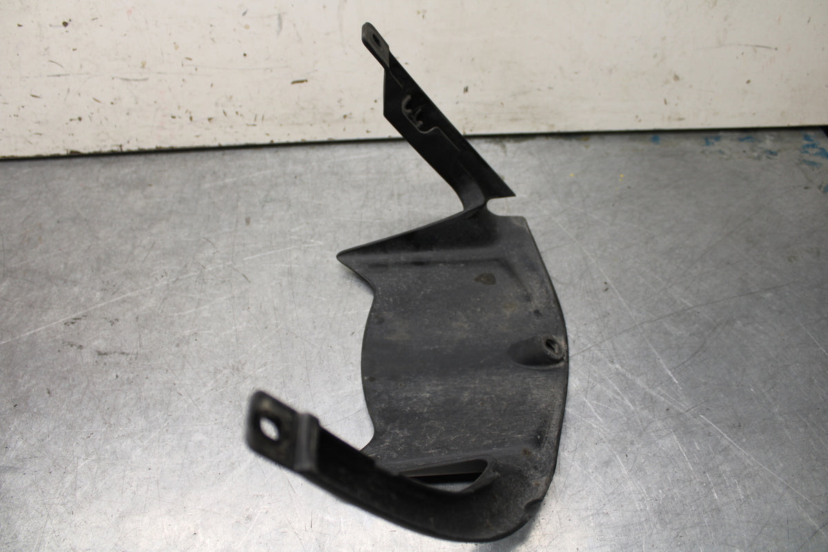 16 KAWASAKI NINJA ZX10R REAR BACK WHEEL TIRE HUGGER FENDER 35023-0188  BB650