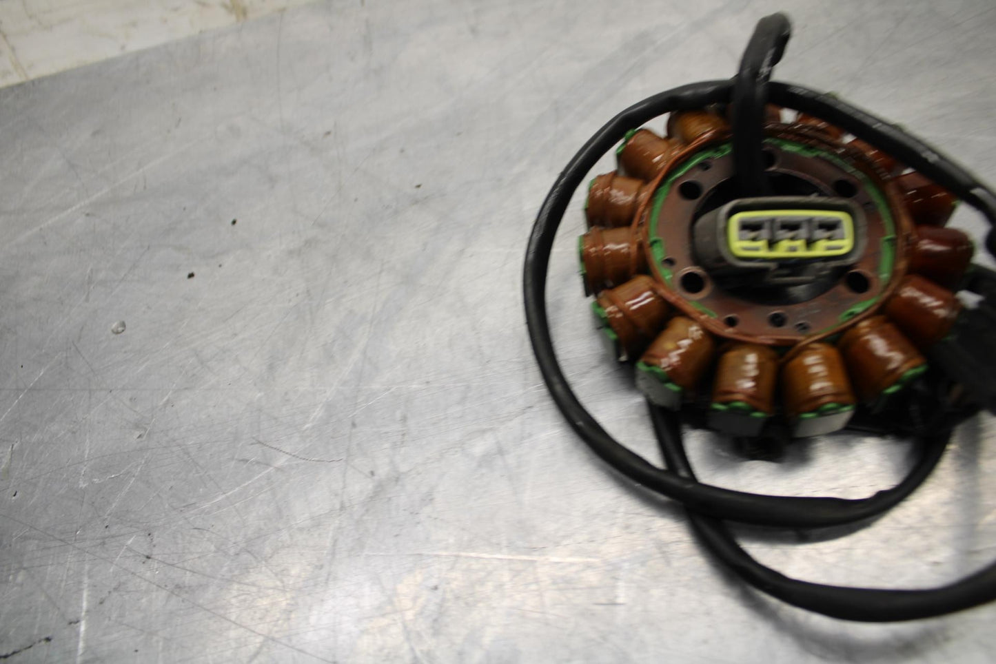 09-14 YAMAHA YZF R1 STATOR GENERATOR ALTERNATOR MAGNETO 14B-81410-00-00 BB471