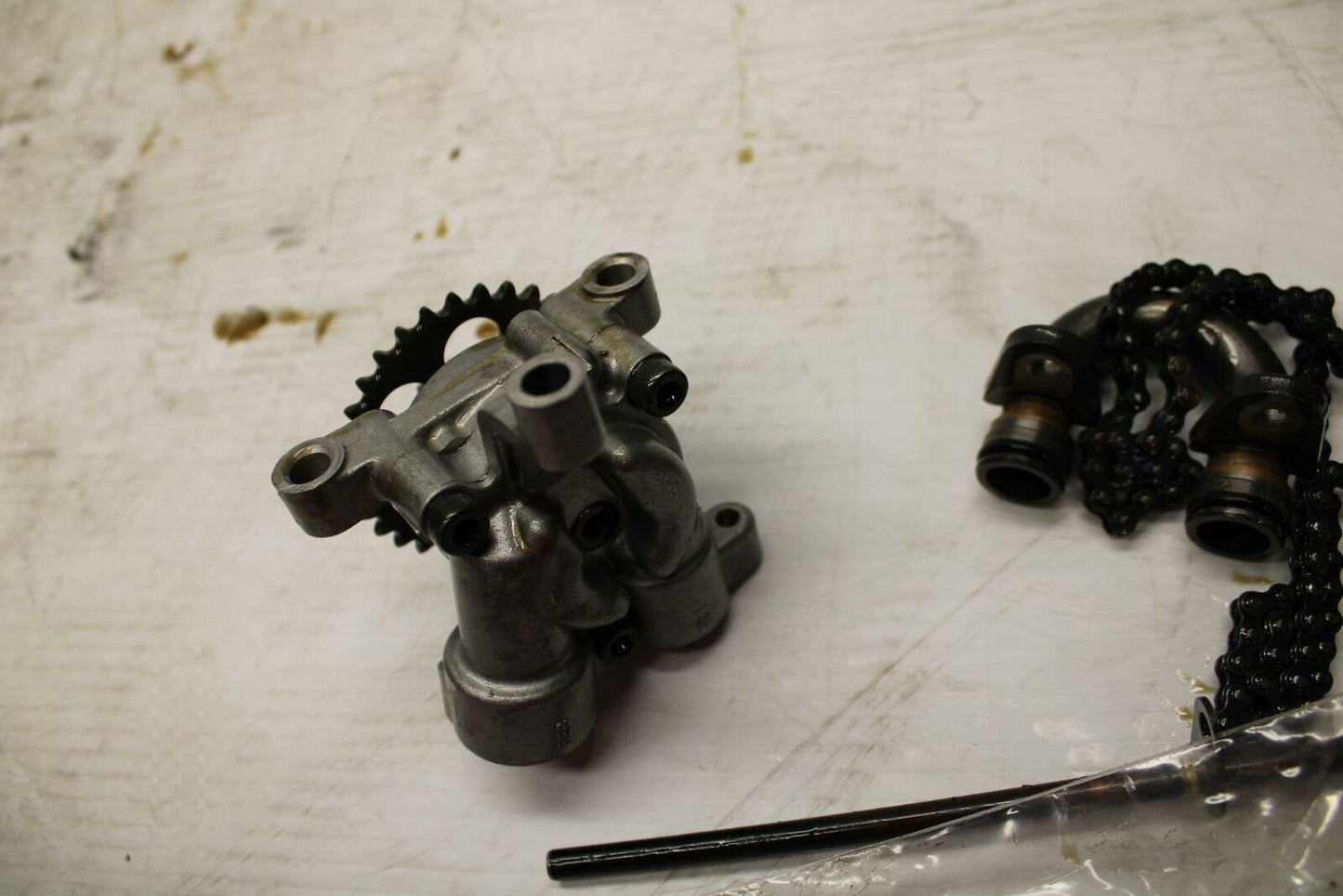 05 YAMAHA YZF R6S ENGINE MOTOR OIL PUMP BB234