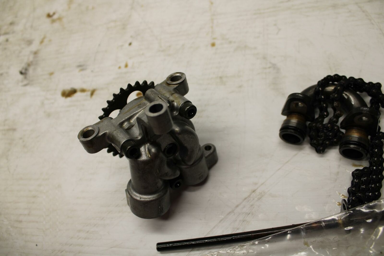 05 YAMAHA YZF R6S ENGINE MOTOR OIL PUMP BB234