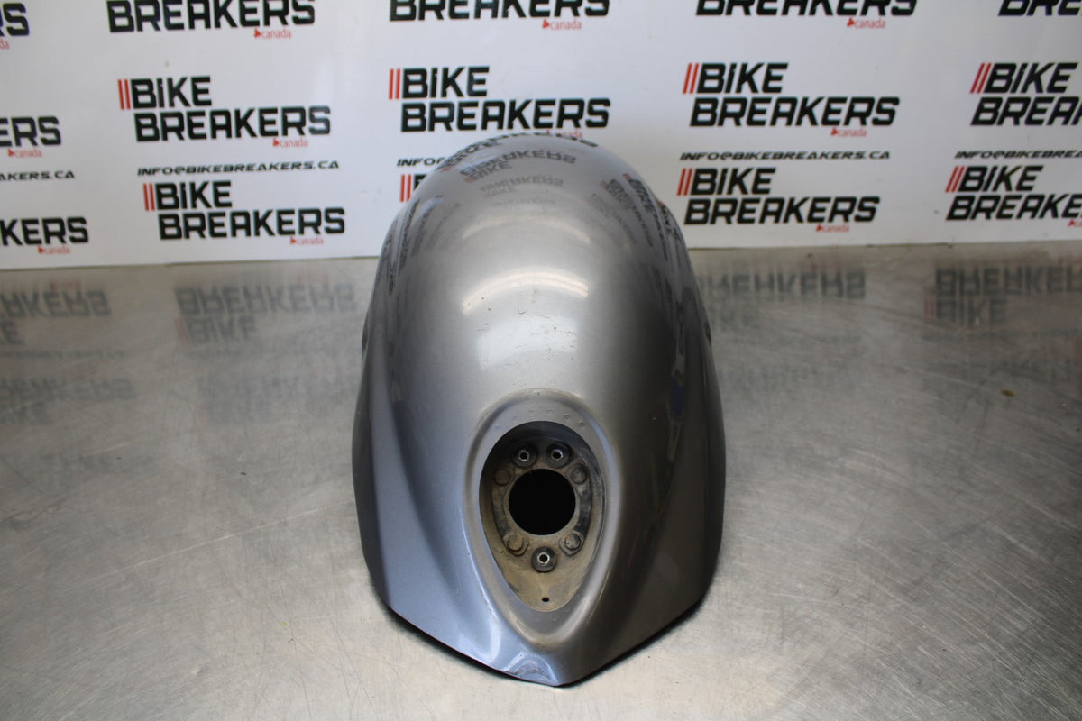 05 TRIUMPH ROCKET III REAR BACK WHEEL FENDER MUD GUARD BB186
