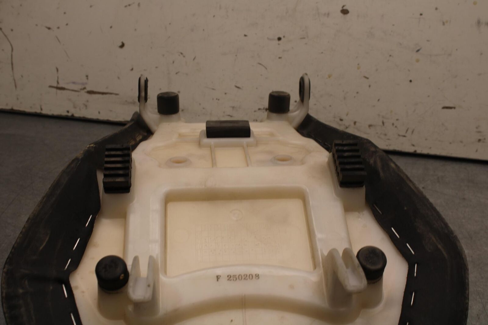 09-16 SUZUKI GSXR1000 FRONT DRIVERS SEAT PAD SADDLE PILLION 45100-47H10-DW2 BB64