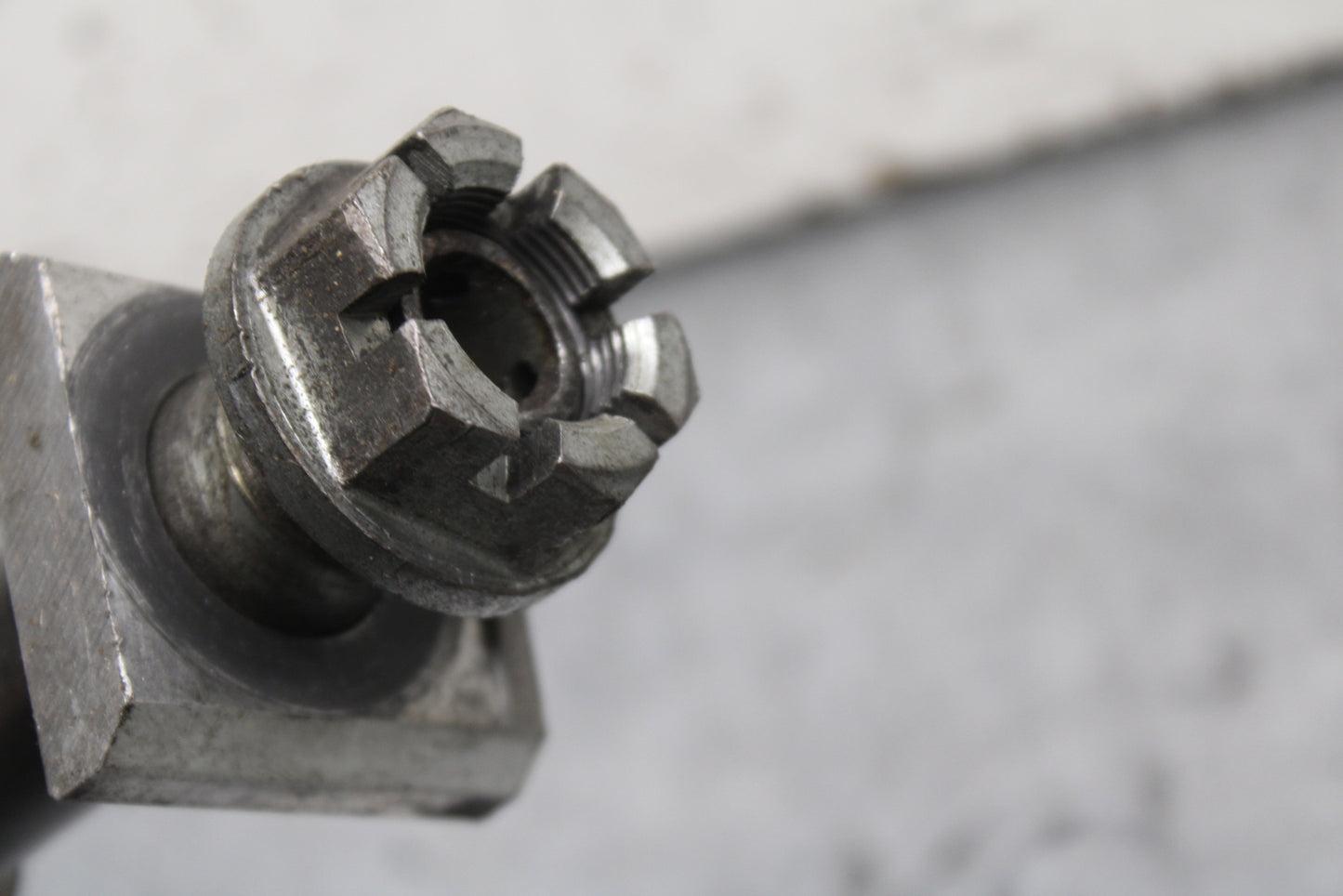 01-03 SUZUKI GSXR600 REAR AXLE BACK WHEEL RIM PIVOT BOLT AXEL BB336