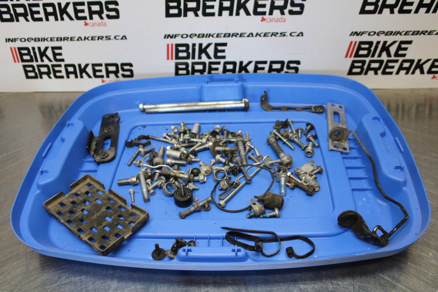 06-07 SUZUKI GSXR 600 MOUNTING BOLTS HARDWARE MOTOR SCREWS BB170