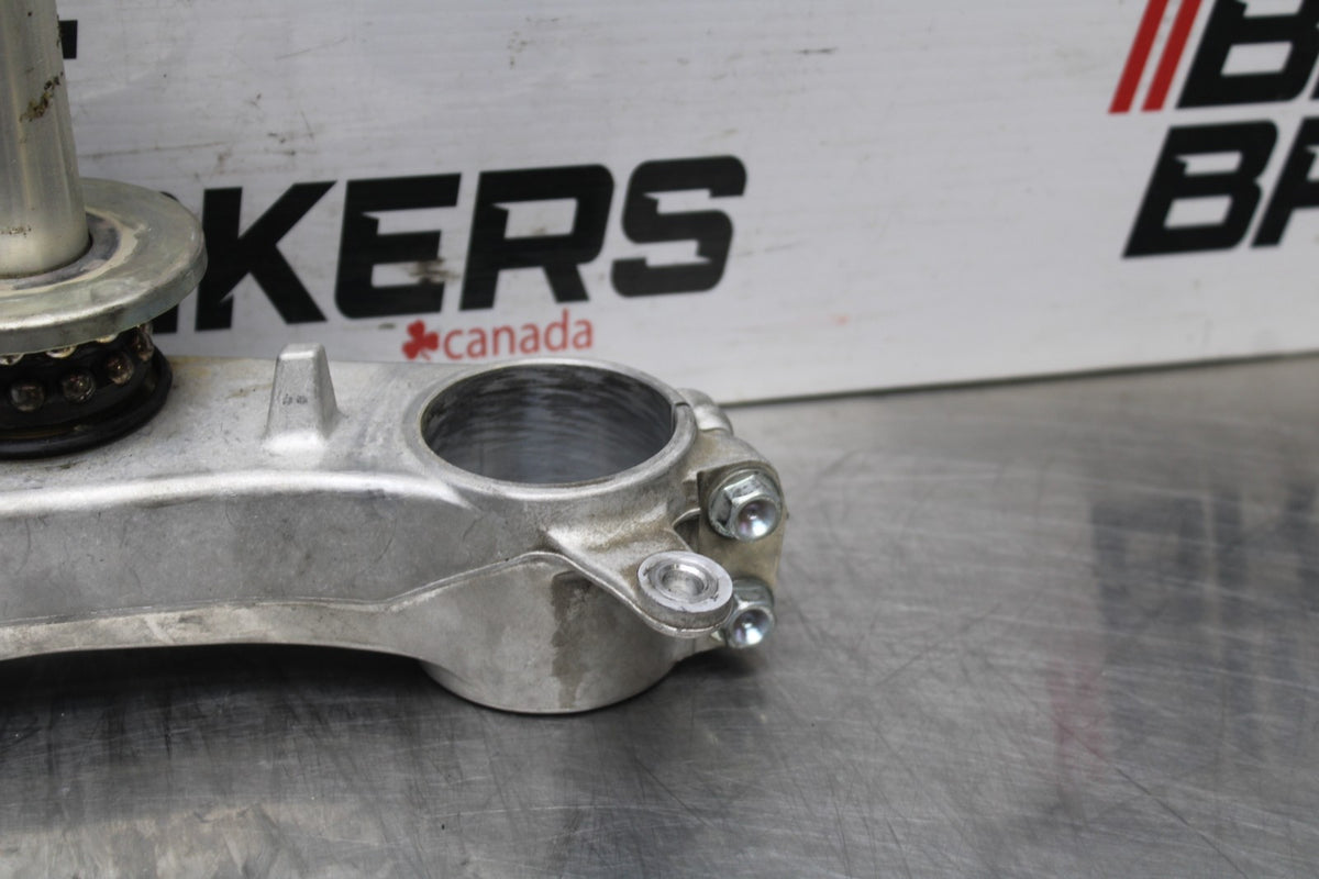 06-07 SUZUKI GSXR 600 FRONT FORKS CLAMP LOWER TRIPLE TREE STEM BB822