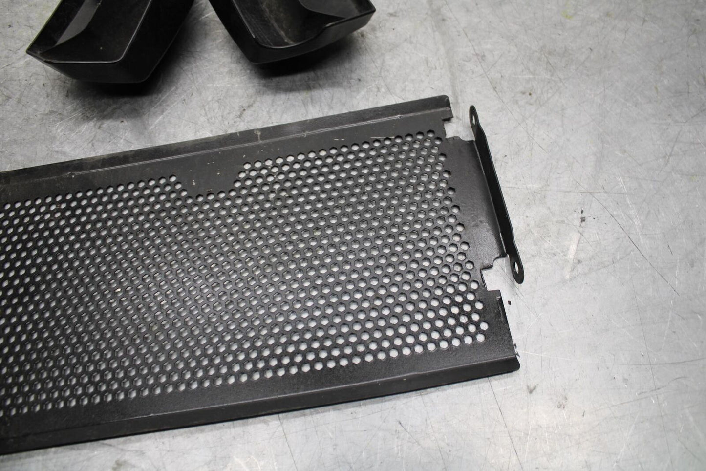 2015 Yamaha FZ07 ENGINE RADIATOR GUARD COVER BB531