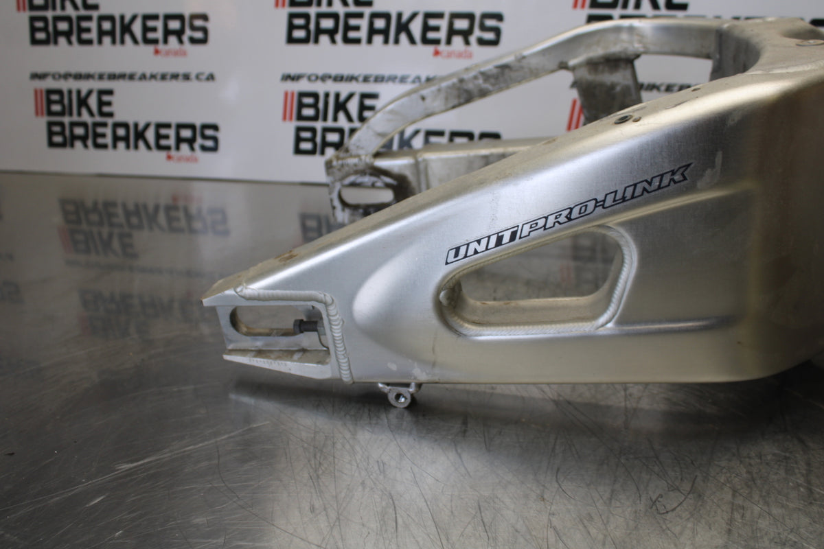 05-06 HONDA CBR600RR REAR SWINGARM BACK SUSPENSION SWING ARM BB149