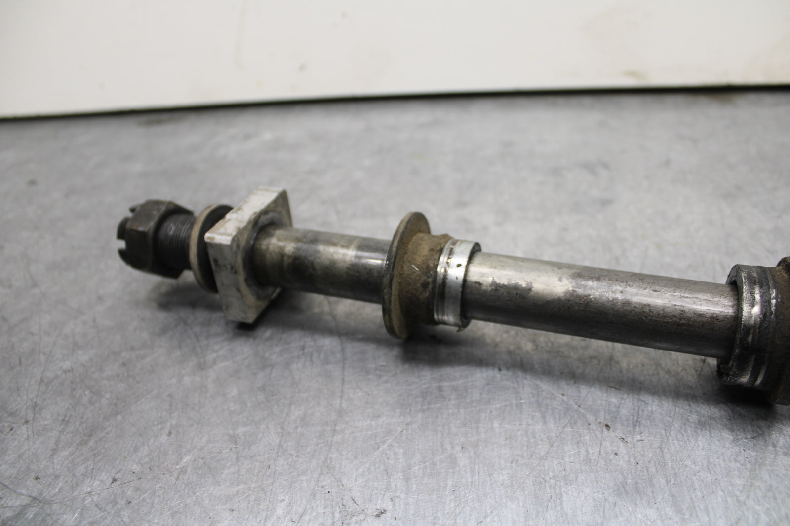 93-94 KAWASAKI NINJA ZX7R REAR AXLE BACK WHEEL RIM PIVOT BOLT AXEL BB122