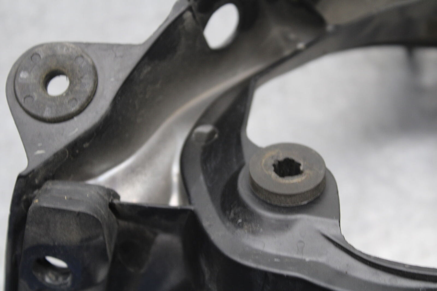 05-06 SUZUKI GSXR1000 UPPER FAIRING MIRROR GAUGES STAY BRACKET 94511-41G00 BB663