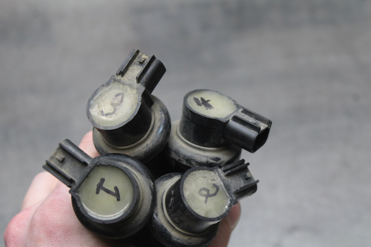 05 YAMAHA YZF R6 IGNITION COILS COIL SPARK PLUG CAPS BB814
