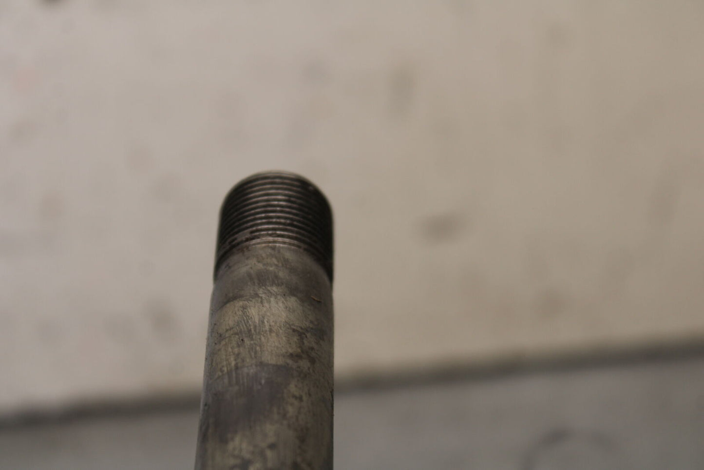 09-12 KAWASAKI NINJA ZX6R ZX600R REAR BACK SWINGARM BOLT SUSPENSION AXLE BB656