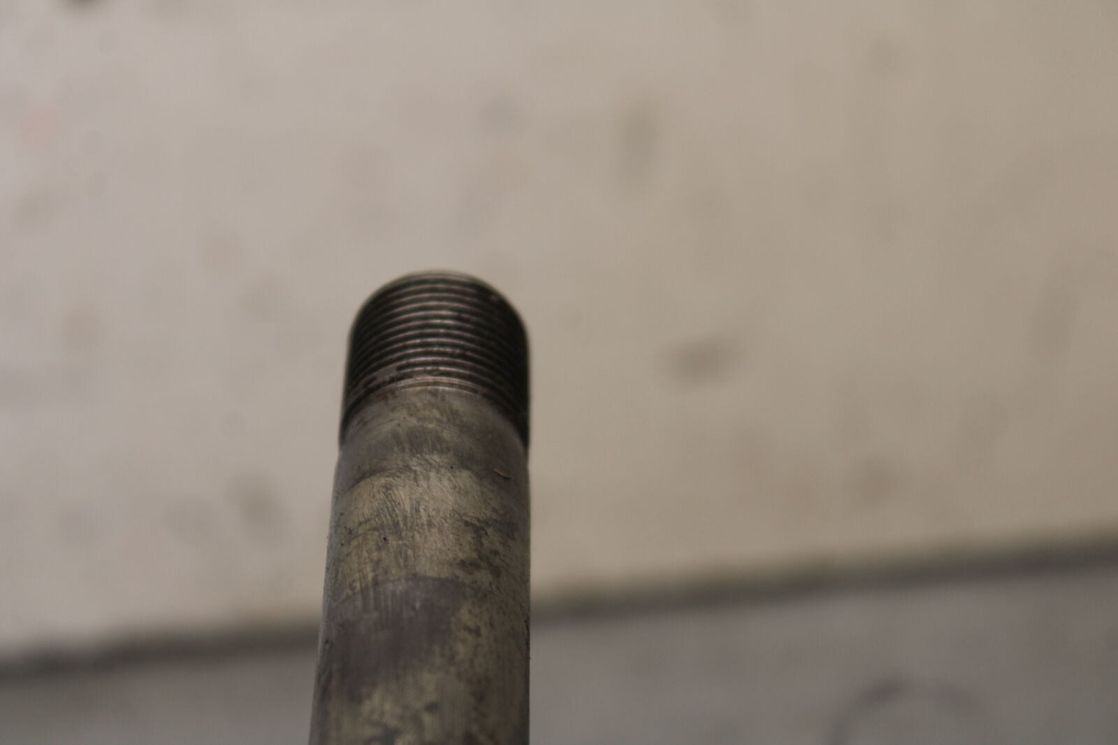 09-12 KAWASAKI NINJA ZX6R ZX600R REAR BACK SWINGARM BOLT SUSPENSION AXLE BB656