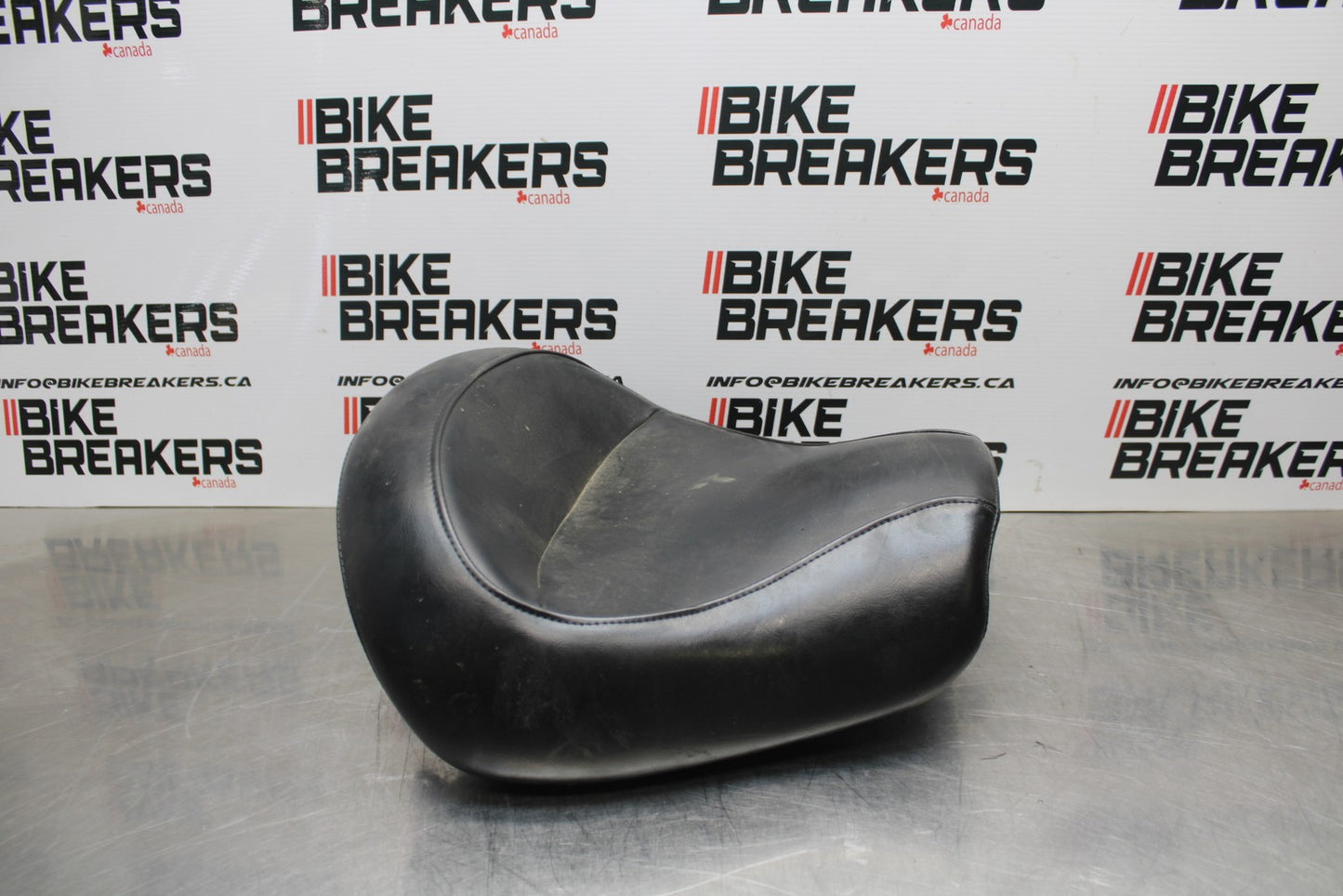 03-08 KAWASAKI VULCAN 1600 FRONT DRIVERS SEAT BB196