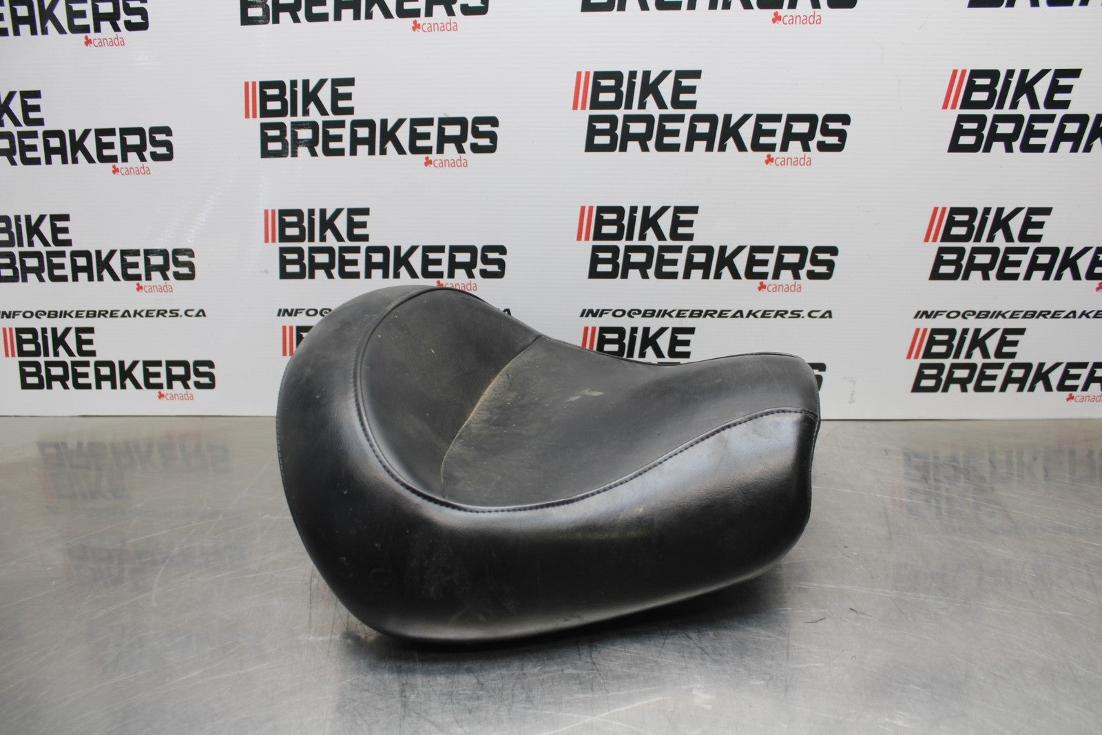 03-08 KAWASAKI VULCAN 1600 FRONT DRIVERS SEAT BB196