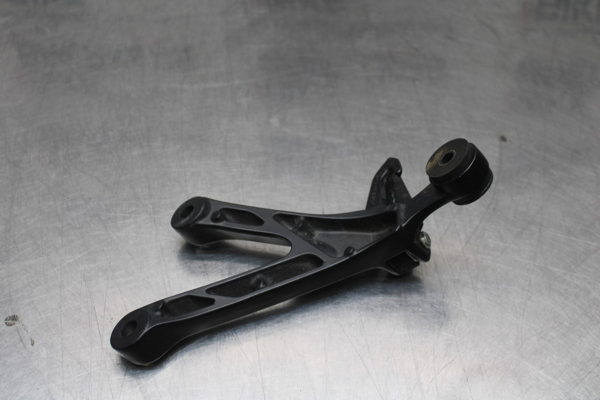 24-25 SUZUKI GSXR1000 RIGHT REAR BACK PASSENGER PEG BB767