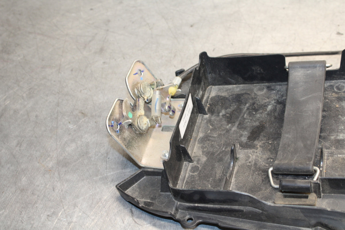15-16 HONDA CB300F REAR BACK TAIL UNDERTAIL BATTERY TRAY PLASTIC BB740