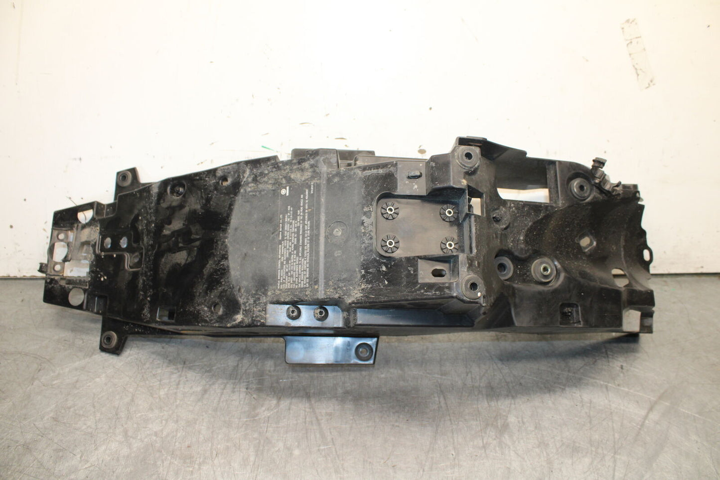 22-24 YAMAHA XSR900 REAR BACK TAIL UNDERTAIL BATTERY TRAY PLASTIC BB710