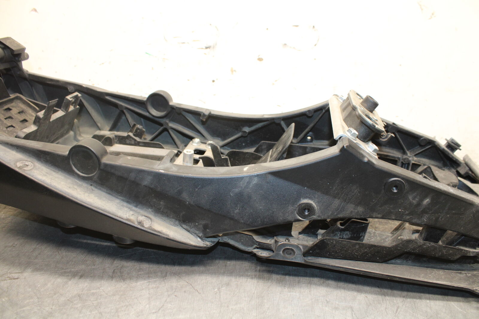 08-09 SUZUKI GSXR600 REAR SUBFRAME BACK SUB FRAME BB728