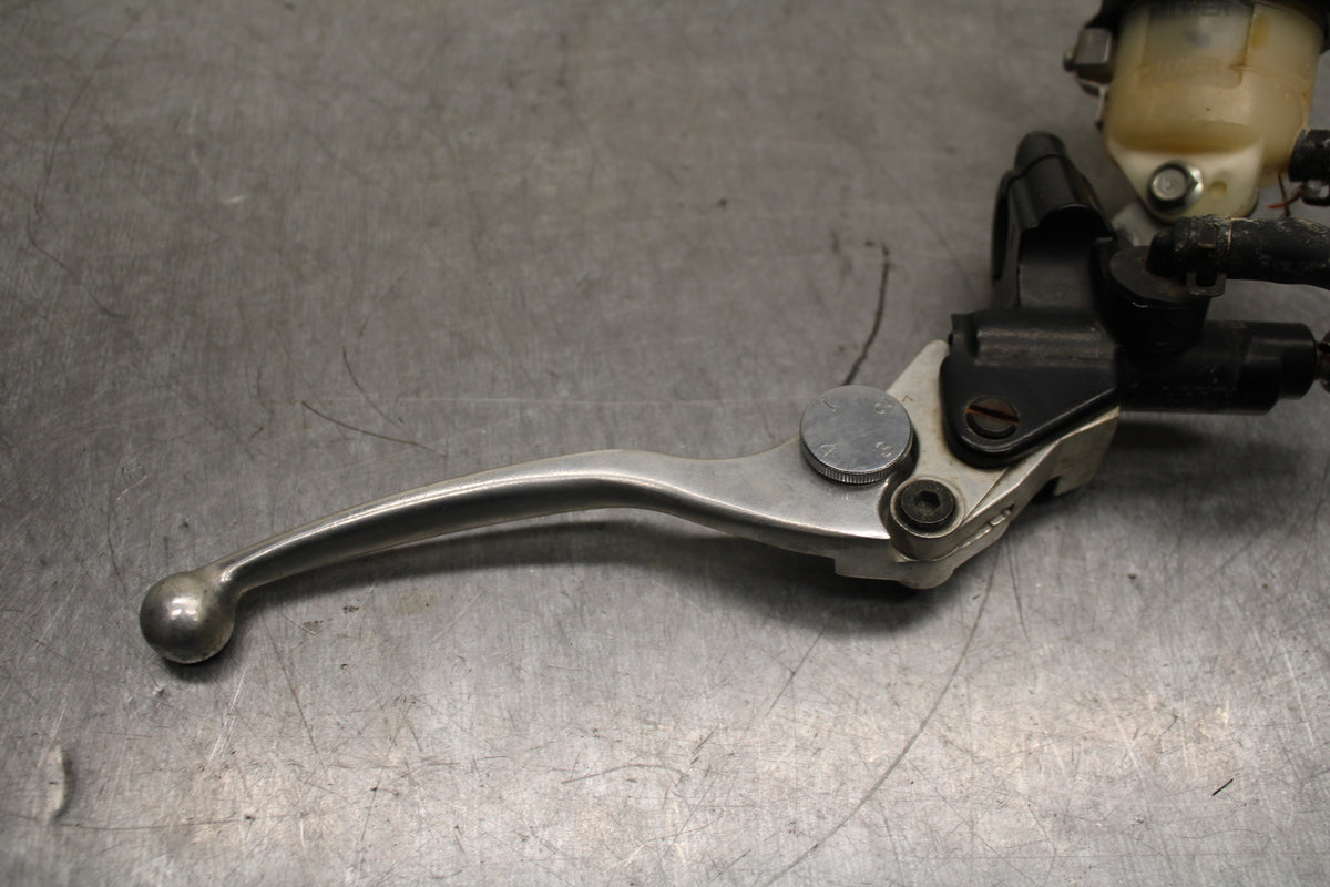 91-92 SUZUKI GSXR750 M  FRONT BRAKE MASTER CYLINDER w/ LEVER BB125