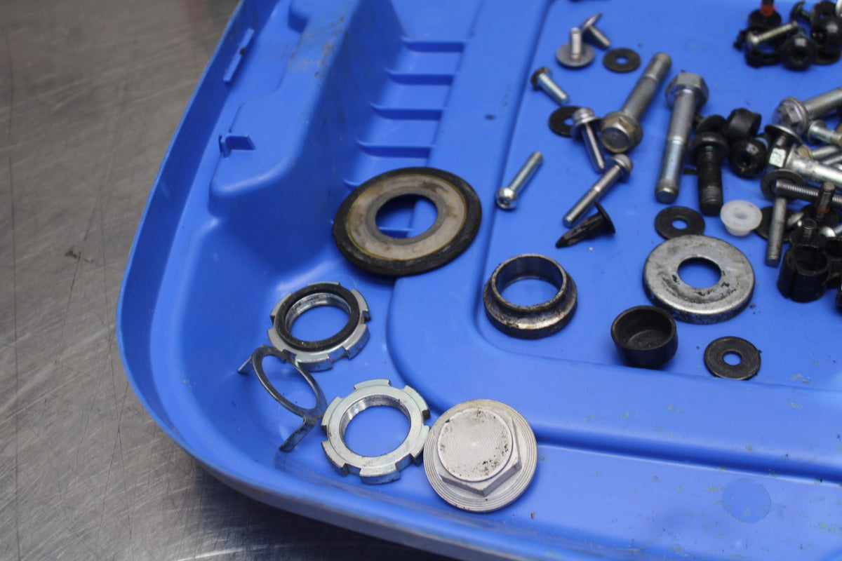 16 YAMAHA XSR900 ENGINE MOUNTING BOLTS HARDWARE MOTOR SCREWS BB786