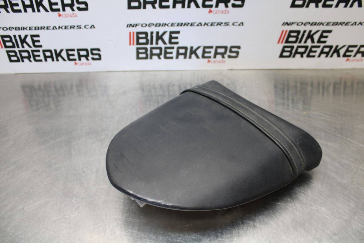 03-04 KAWASAKI NINJA ZX6R 636 REAR BACK PASSENGER TANDEM SEAT PAD SADDLE BB06