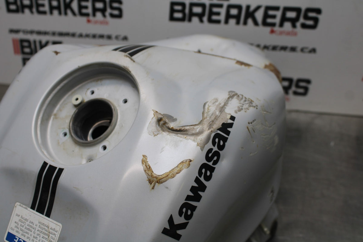23-26 KAWASAKI NINJA ZX4RR GAS TANK FUEL CELL PETROL RESERVOIR BB872