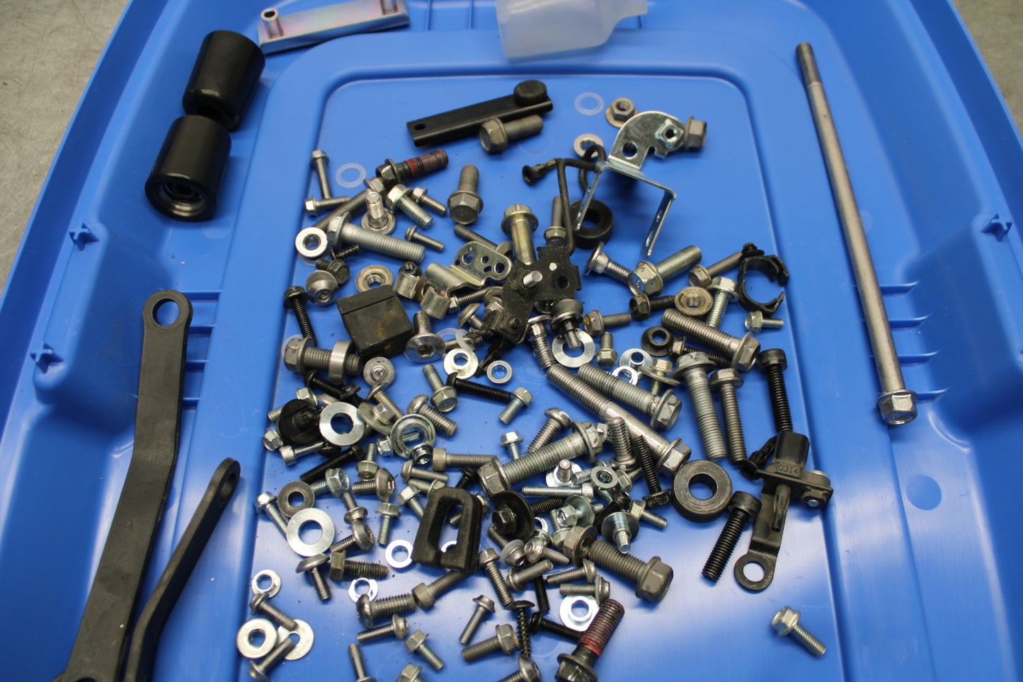 24 KAWASAKI NINJA 500 ABS MOUNTING BOLTS HARDWARE MOTOR SCREWS BB730