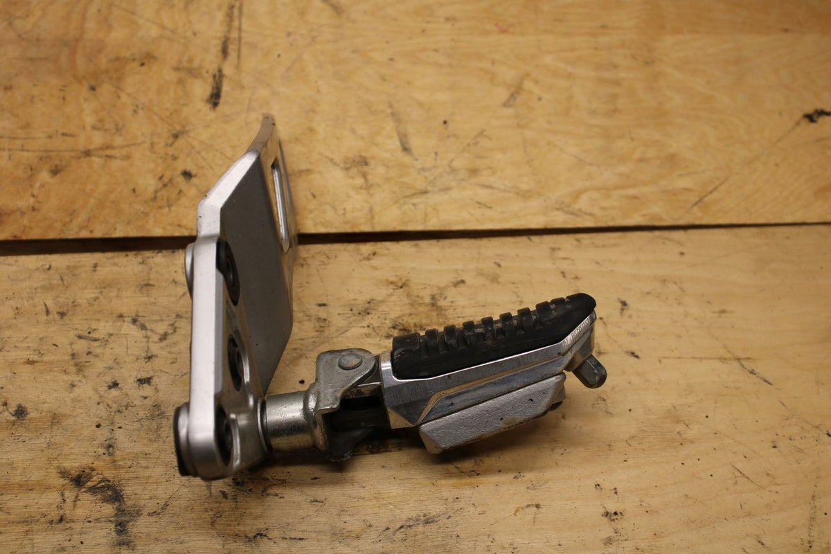 07-12 SUZUKI BANDIT 650S LEFT REARSET REAR SET DRIVER FOOT PEG REST STOP BB328