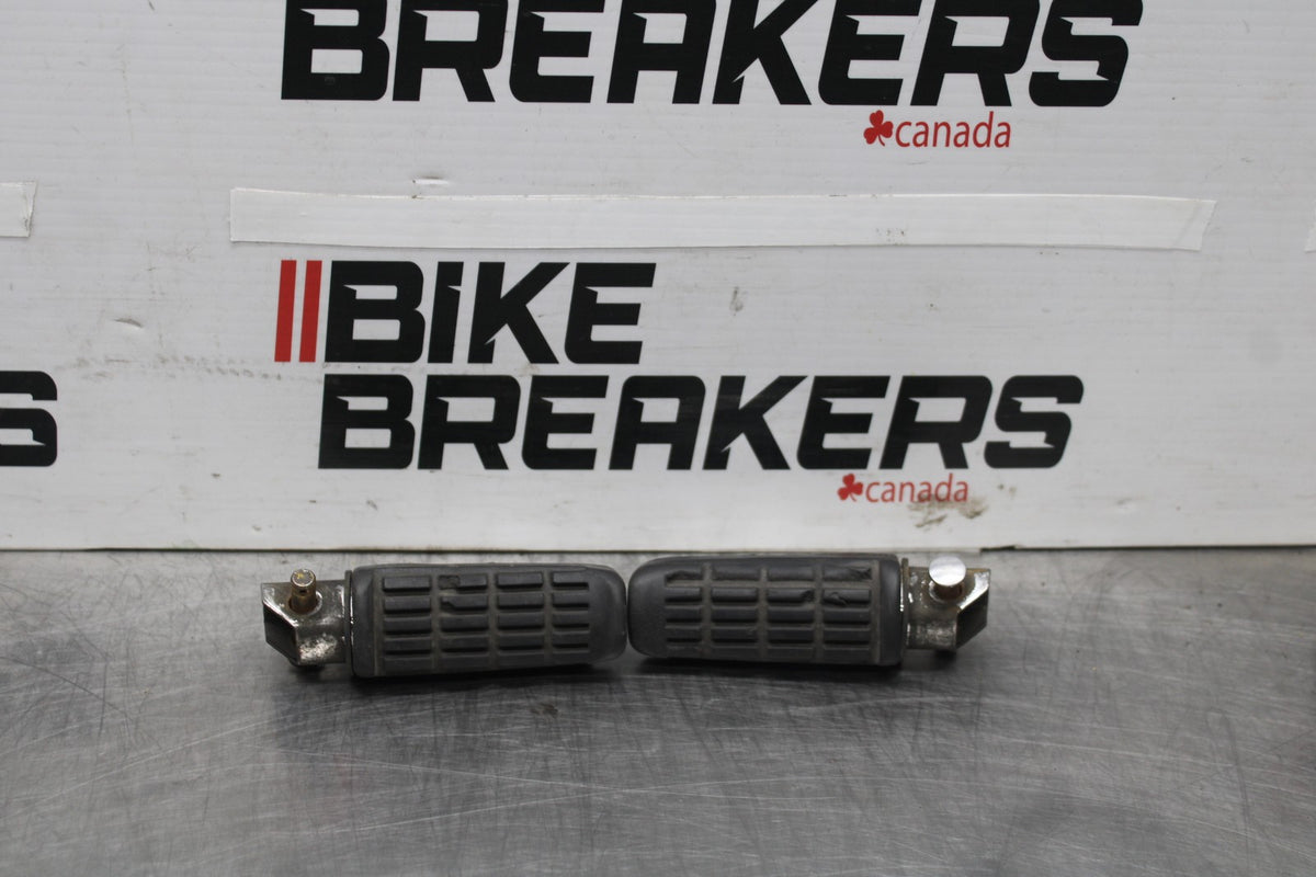 84 HONDA INTERCEPTOR 1000 VF1000F REAR BACK PASSENGER PEG SET PAIR BB878