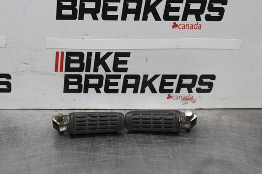 84 HONDA INTERCEPTOR 1000 VF1000F REAR BACK PASSENGER PEG SET PAIR BB878