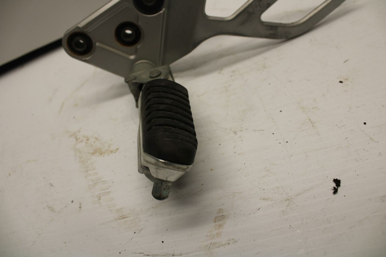 13-16 SUZUKI BANDIT 1250S  LEFT REARSET PEG DRIVER FOOT PEG BRACKET BB238