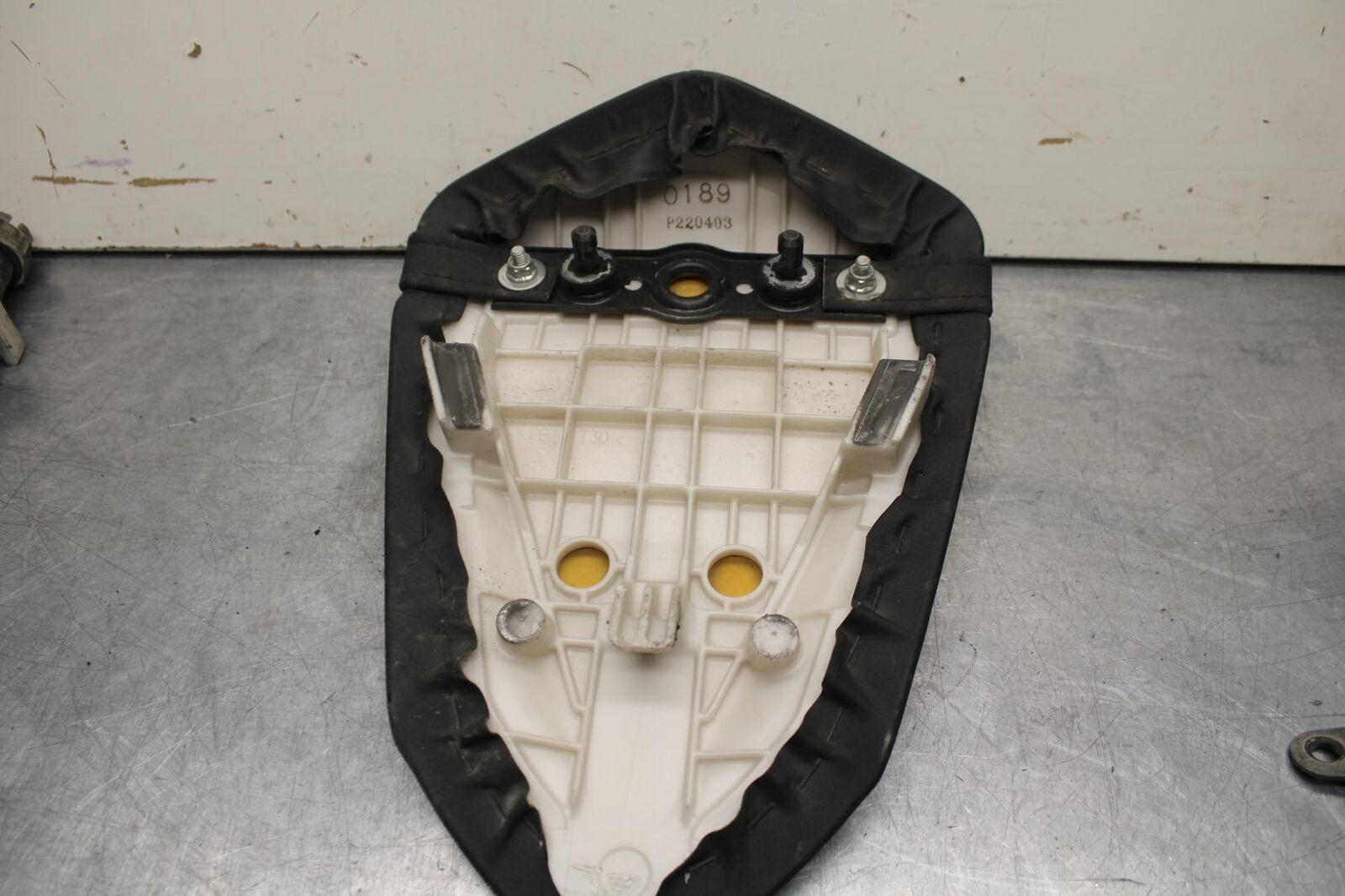 09-12 KAWASAKI NINJA ZX6R REAR BACK PASSENGER TANDEM SEAT SADDLE PILLION BB617