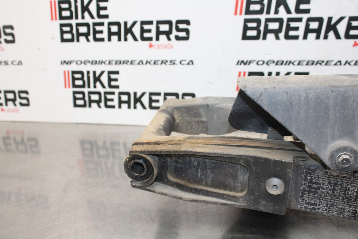 09 KAWASAKI NINJA 250R REAR SWINGARM BACK SUSPENSION SWING ARM BB824