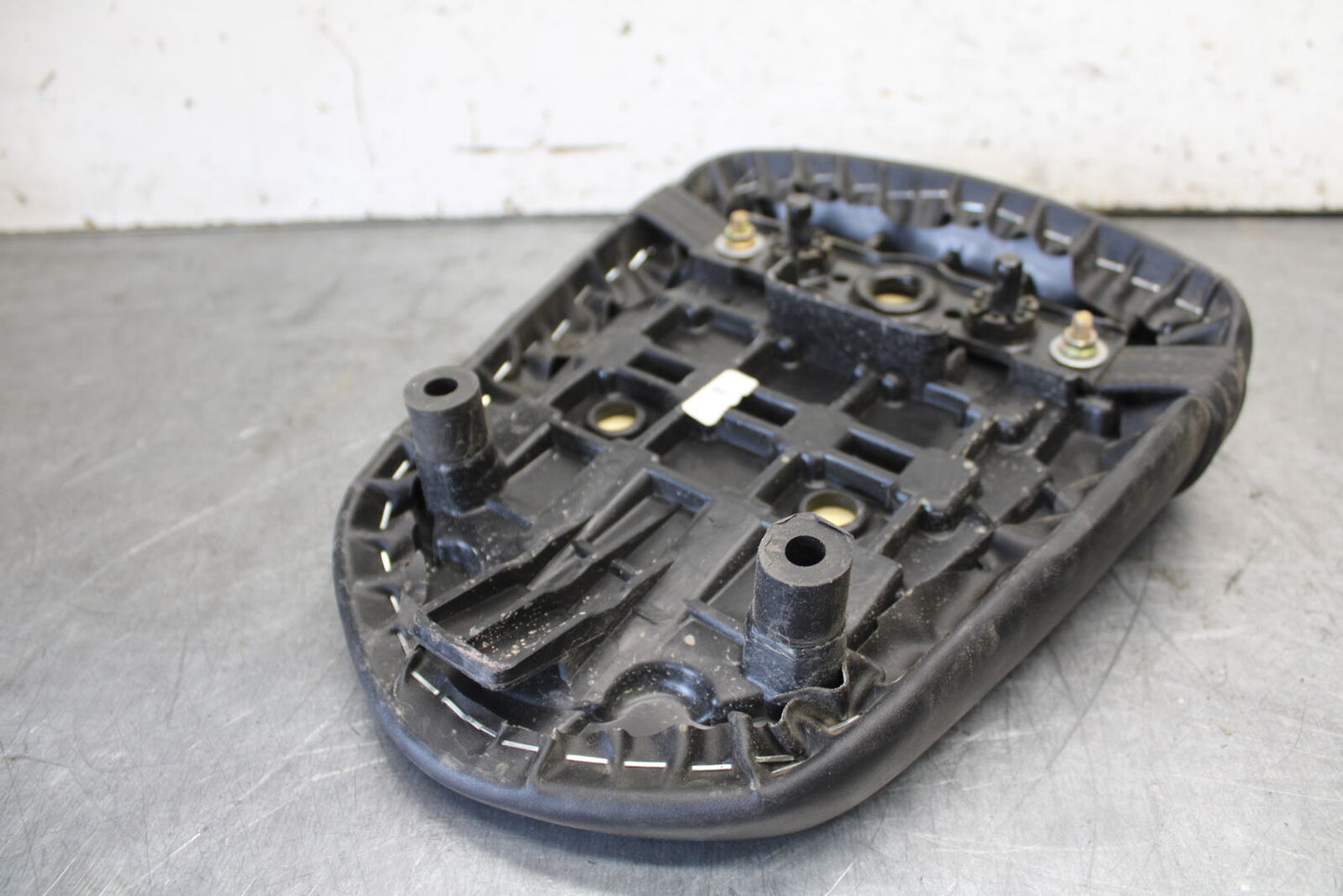 06-07 SUZUKI GSXR 600 REAR BACK PASSENGER TANDEM SEAT PAD SADDLE PILLION BB694
