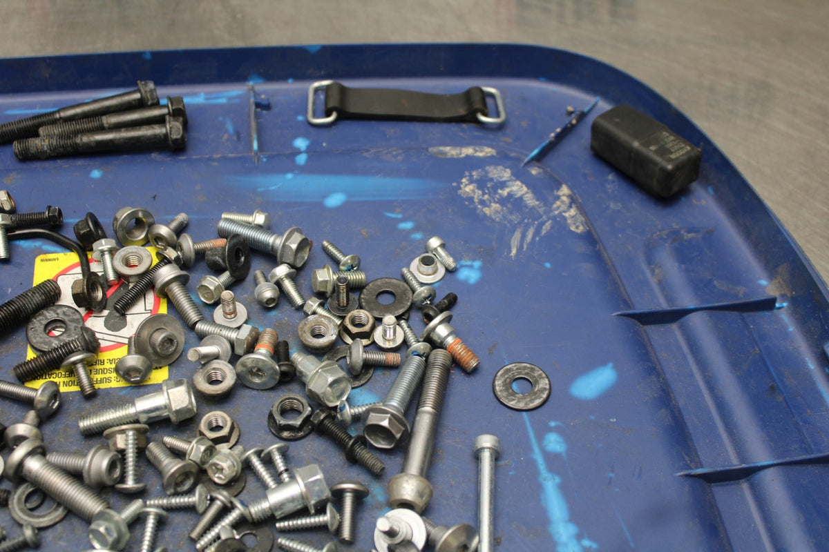 22 KAWASAKI NINJA 1000SX MOUNTING BOLTS HARDWARE MOTOR SCREWS BB780