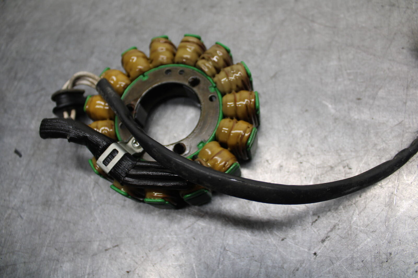 05-06 SUZUKI GSXR1000 STATOR GENERATOR ALTERNATOR MAGNETO 31401-41G00 BB677