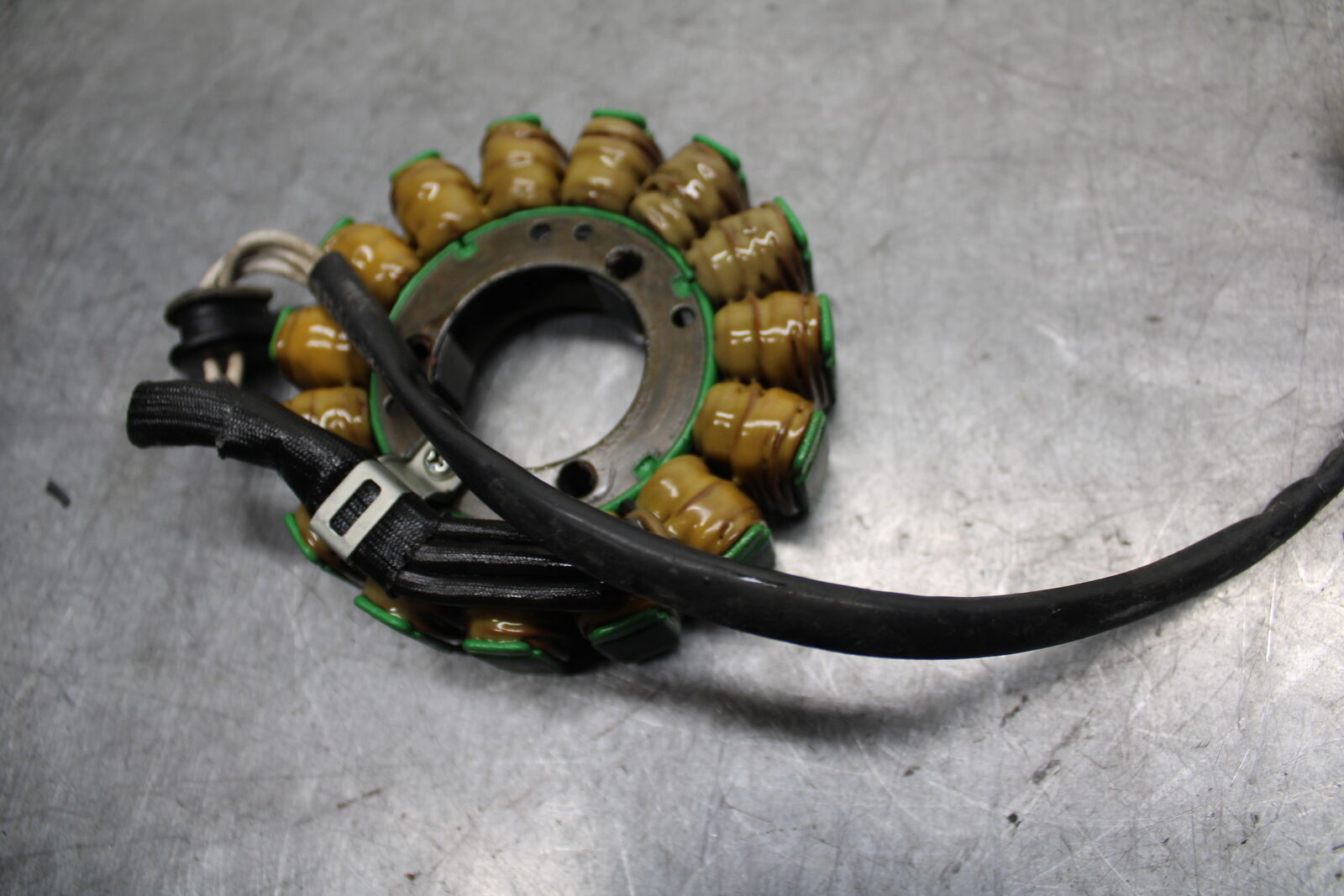 05-06 SUZUKI GSXR1000 STATOR GENERATOR ALTERNATOR MAGNETO 31401-41G00 BB677