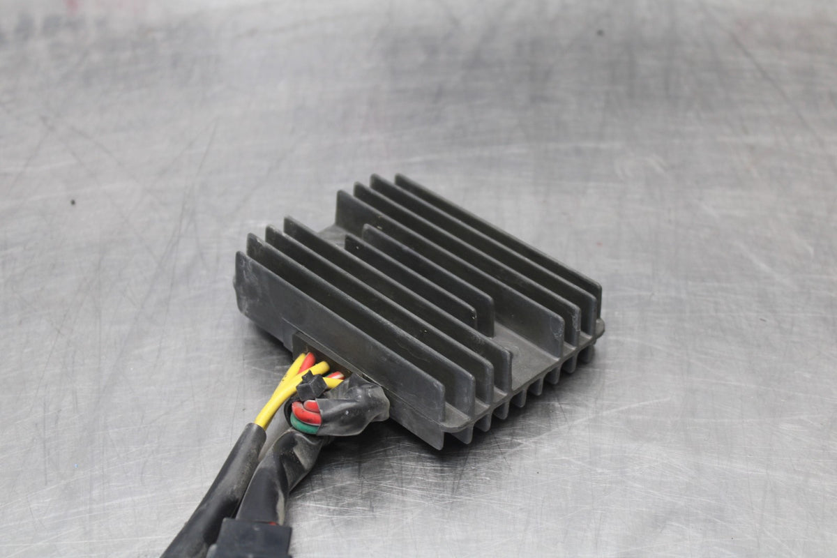 16 APRILIA TUONO V4 1100 RECTIFIER VOLTAGE REGULATOR BB905