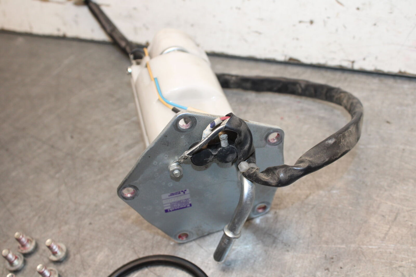 16 KAWASAKI NINJA ZX10R FUEL PUMP GAS PETROL SENDER UNIT 49040-0750 BB650