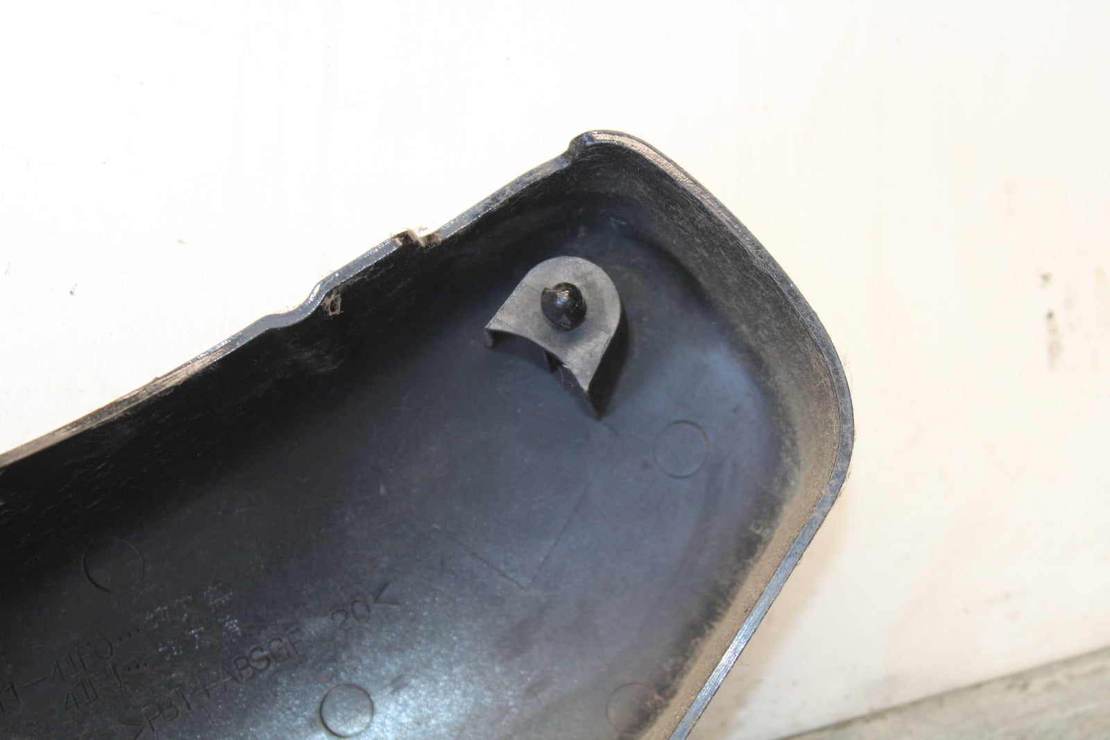 04 SUZUKI INTRUDER 800 SIDE COVER PANEL COWL FAIRING BB758