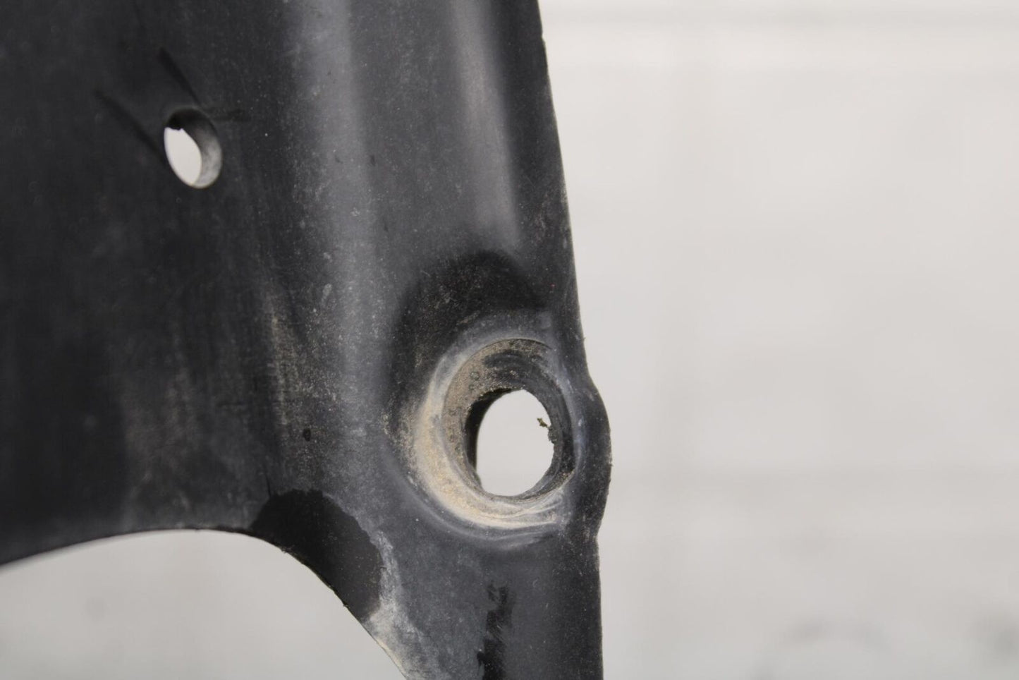 2006 Yamaha YZF R6 REAR BACK WHEEL TIRE HUGGER FENDER 2C0-21650-00-00 BB560