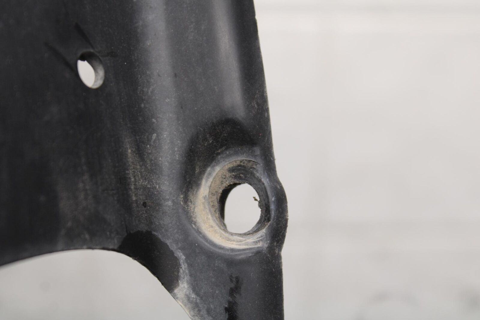 2006 Yamaha YZF R6 REAR BACK WHEEL TIRE HUGGER FENDER 2C0-21650-00-00 BB560