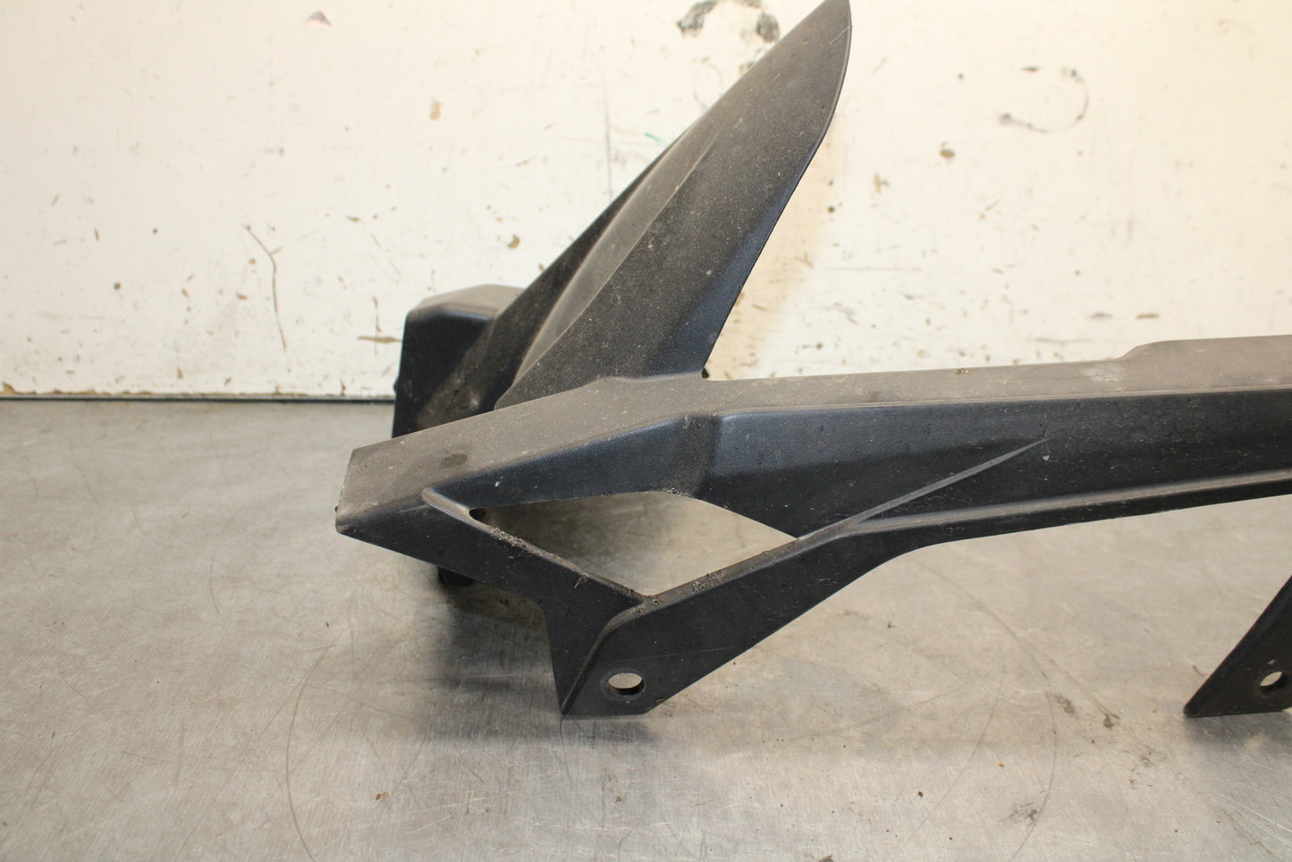 19-22 KAWASAKI Z400 REAR BACK DRIVE CHAIN GUARD COVER SHIELD BB738